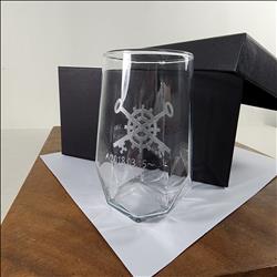 玻璃杯雕刻 細緻鑽形威杯 雙入禮盒 可刻名字 LOGO 附禮盒紙袋 木質賀卡 | 展示圖