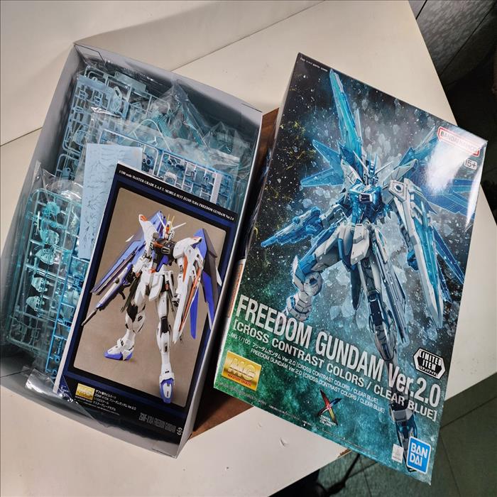 限量版模型 日版正品 冰霜自由  MG 1/100 自由鋼彈 Ver.2.0 24小時出貨 | 第二張展示圖