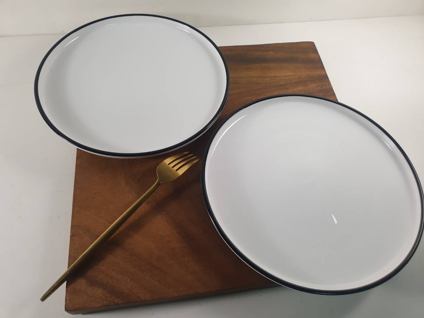 北歐風 創意陶瓷西餐盤 居家餐廚擺設 質感裝飾 餐盤 盤子 弧邊盤 | 第二張展示圖