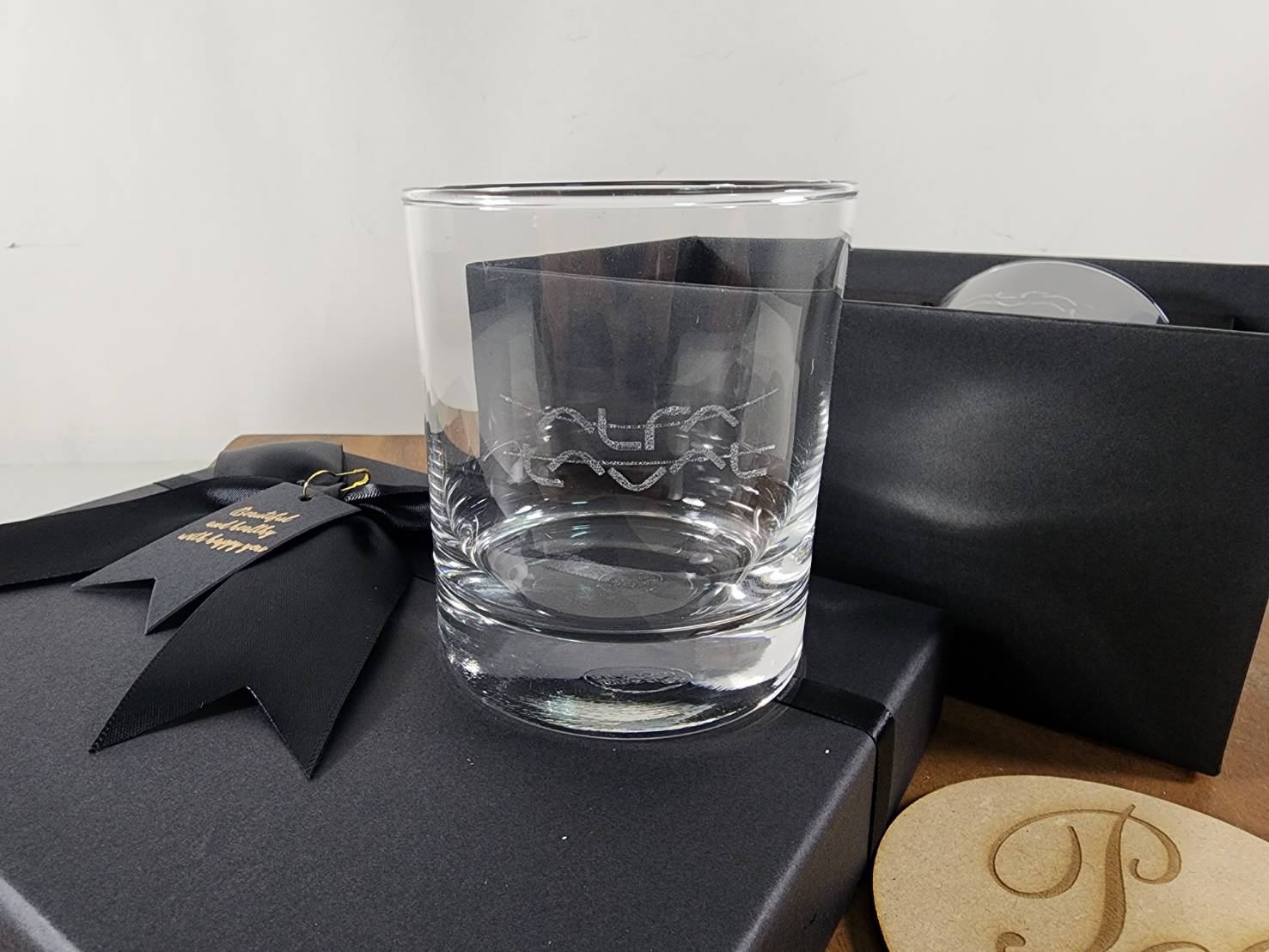 玻璃杯雕刻  威士忌酒杯 雙入禮盒 可刻名字 LOGO 附禮盒紙袋 木質賀卡 | 第二張展示圖