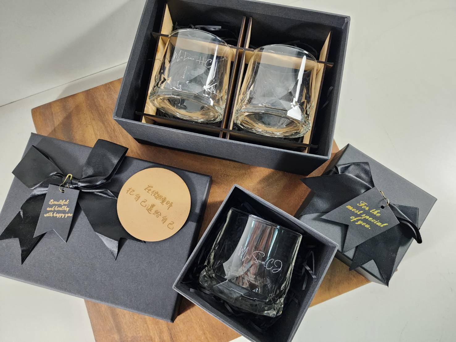 玻璃杯雕刻  旋轉威杯 雙入禮盒 不倒翁威士忌杯  可刻名字 LOGO 附禮盒紙袋 木質賀卡 | 第二張展示圖