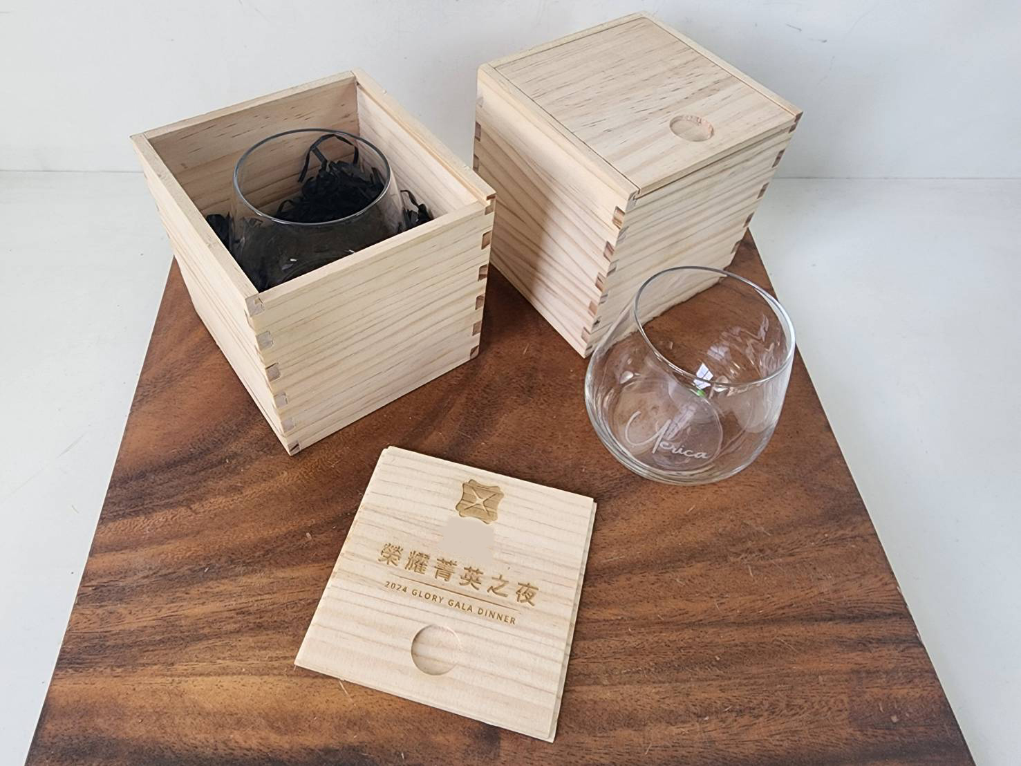 玻璃杯雕刻  威士忌酒杯 雙入禮盒 洛克杯 可刻名字 LOGO 附禮盒紙袋 木質賀卡 | 第二張展示圖