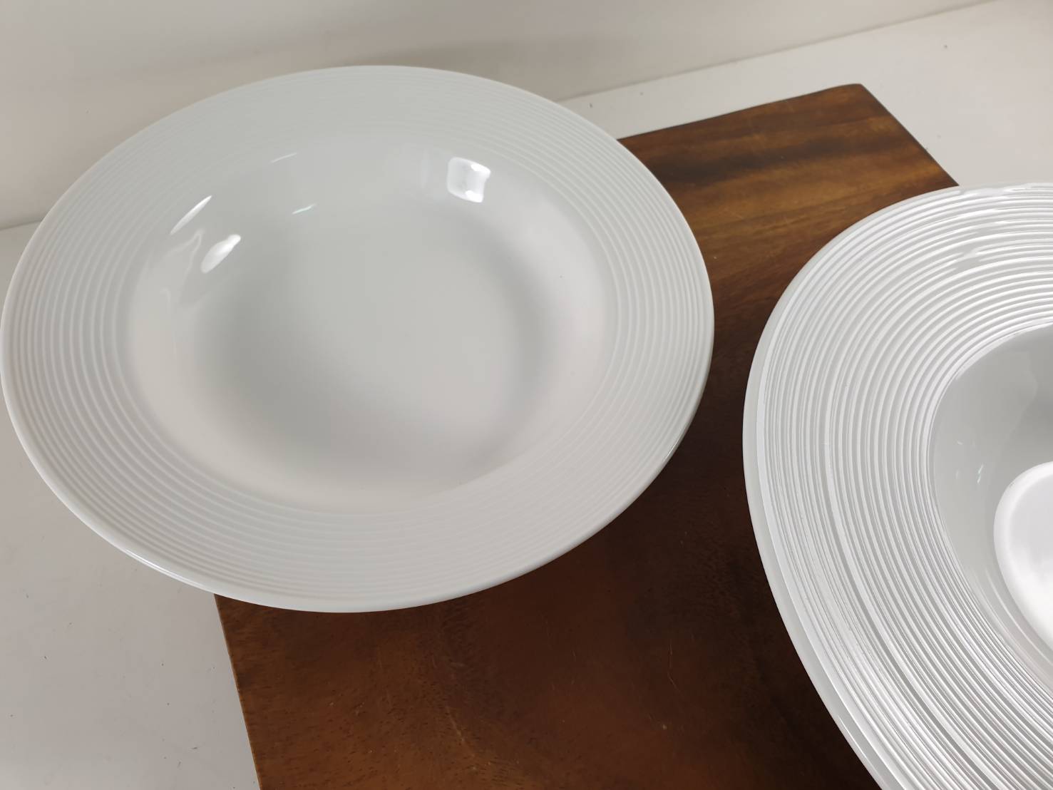 11吋 9吋純白陶瓷彩虹線義大利麵盤 飛碟盤 草帽盤 西餐餐廳用 | 第三張展示圖