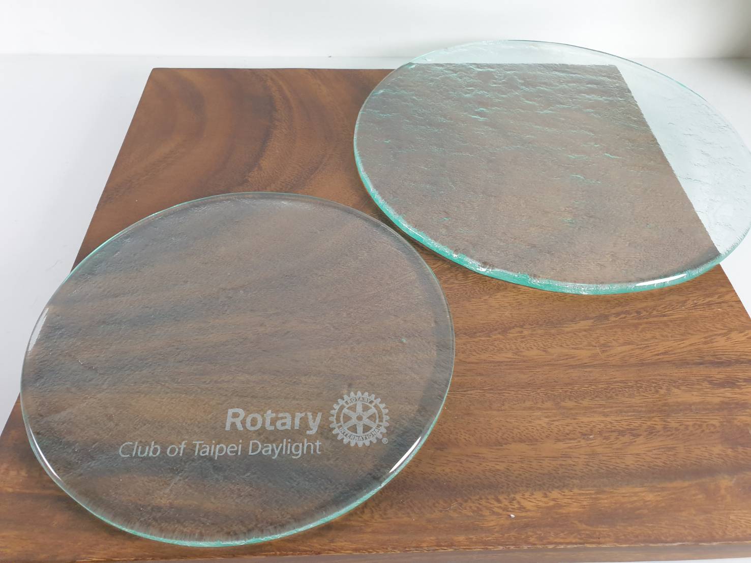 8吋~10吋窯燒手造琉璃平板圓盤 蛋糕盤 壽司盤 可雷射雕刻LOGO | 第三張展示圖
