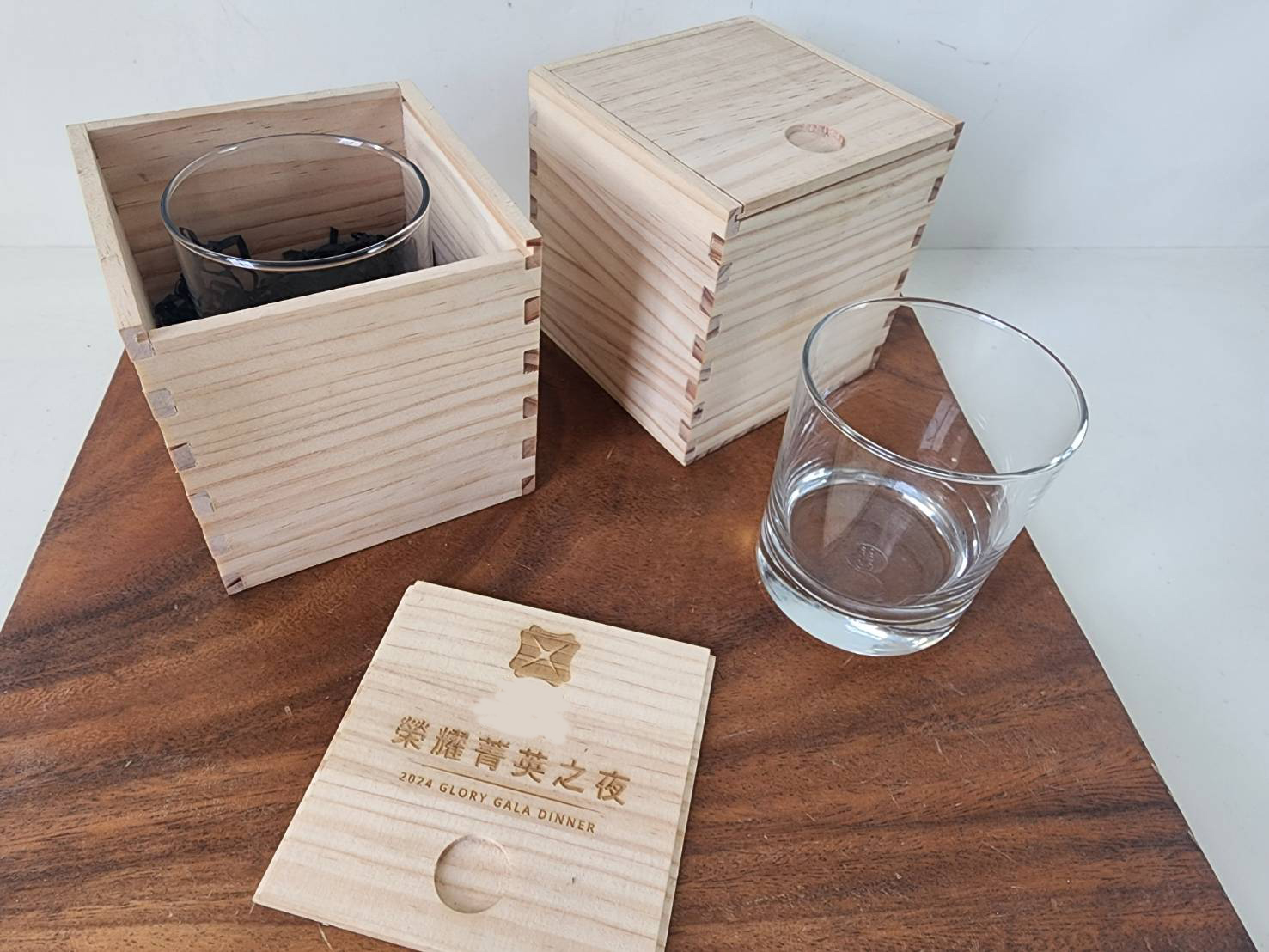 玻璃杯雕刻  威士忌酒杯 雙入禮盒 可刻名字 LOGO 附禮盒紙袋 木質賀卡 | 第四張展示圖