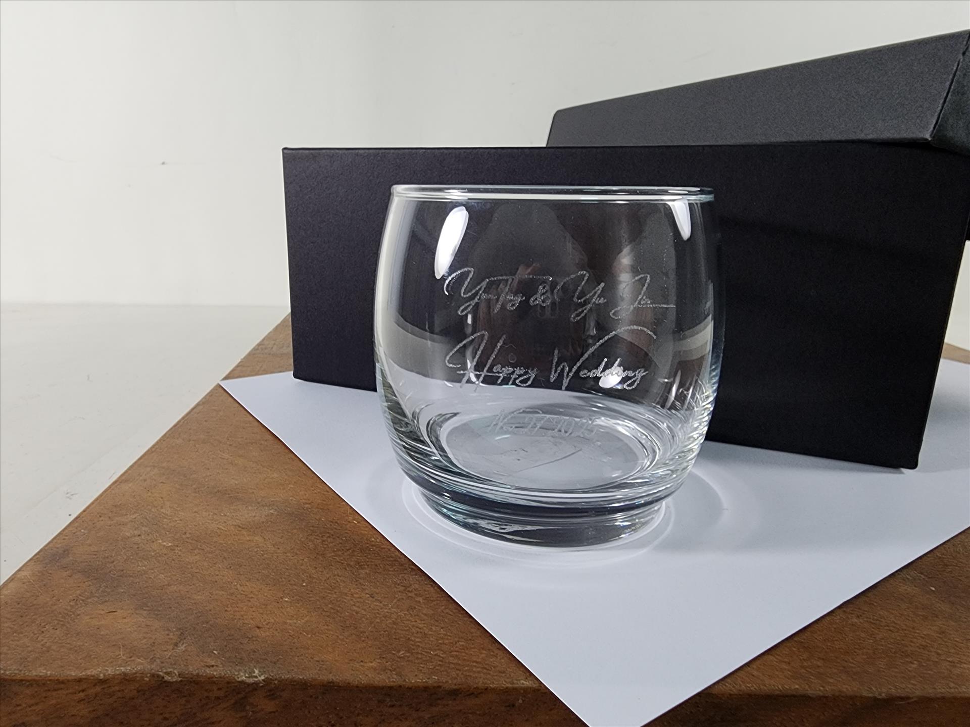 玻璃杯雕刻 細緻橢圓可疊威杯 雙入禮盒 可刻名字 LOGO 附禮盒紙袋 木質賀卡 | 第一張展示圖
