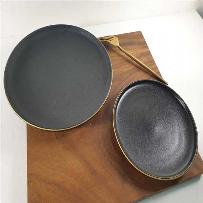 北歐風 黑色磨砂餐盤 居家餐廚擺設 質感裝飾 餐盤 盤子  10、7.5吋弧邊盤(金邊) | 展示圖