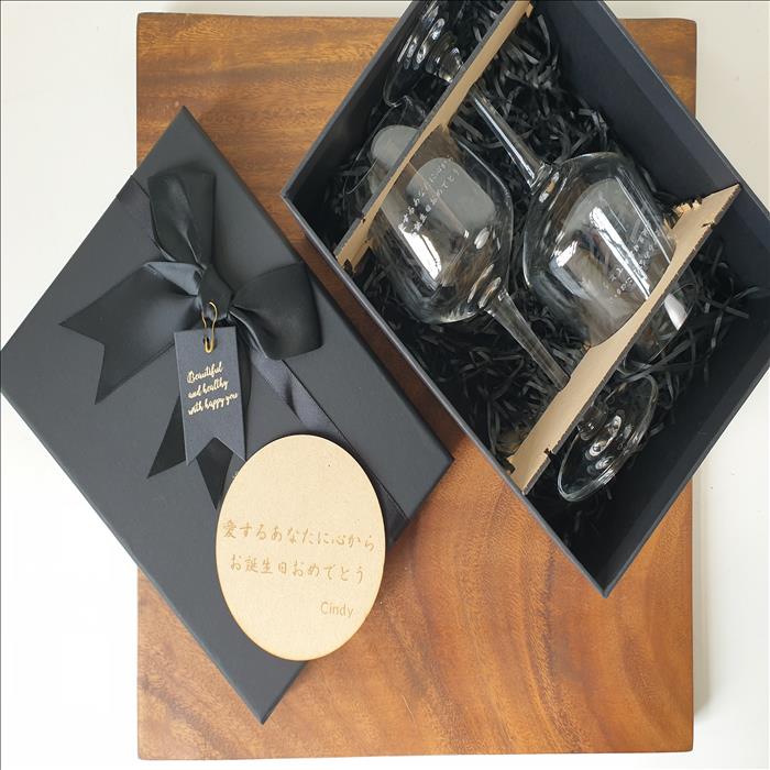 玻璃杯雕刻  標準紅酒杯系列 雙入包裝 可刻名字附禮盒紙袋 木質賀卡 可加購升級專屬木盒裝 | 展示圖